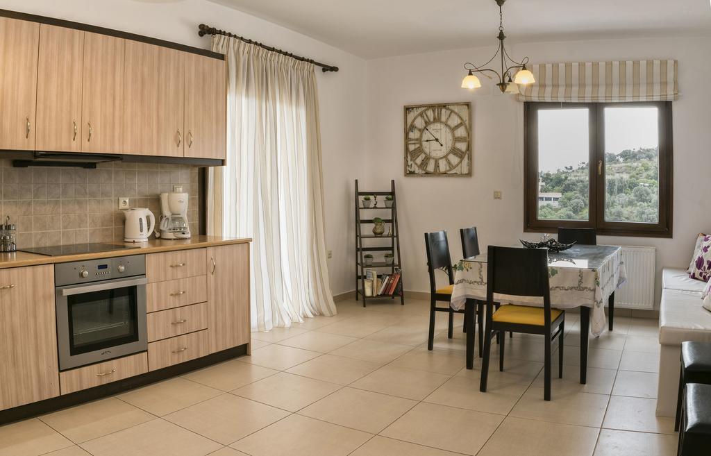 Villa Laga With Pool, 300M To Taverns, Childrens Area, Bbq! Kirianna Exteriör bild