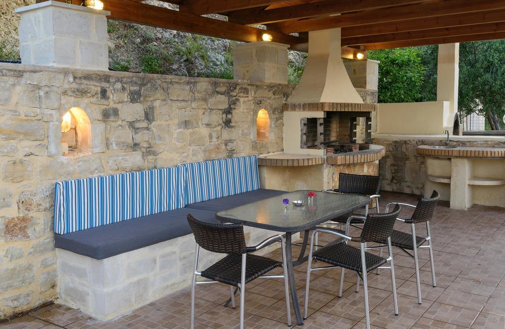 Villa Laga With Pool, 300M To Taverns, Childrens Area, Bbq! Kirianna Exteriör bild