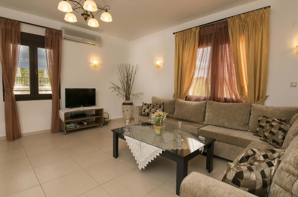 Villa Laga With Pool, 300M To Taverns, Childrens Area, Bbq! Kirianna Exteriör bild