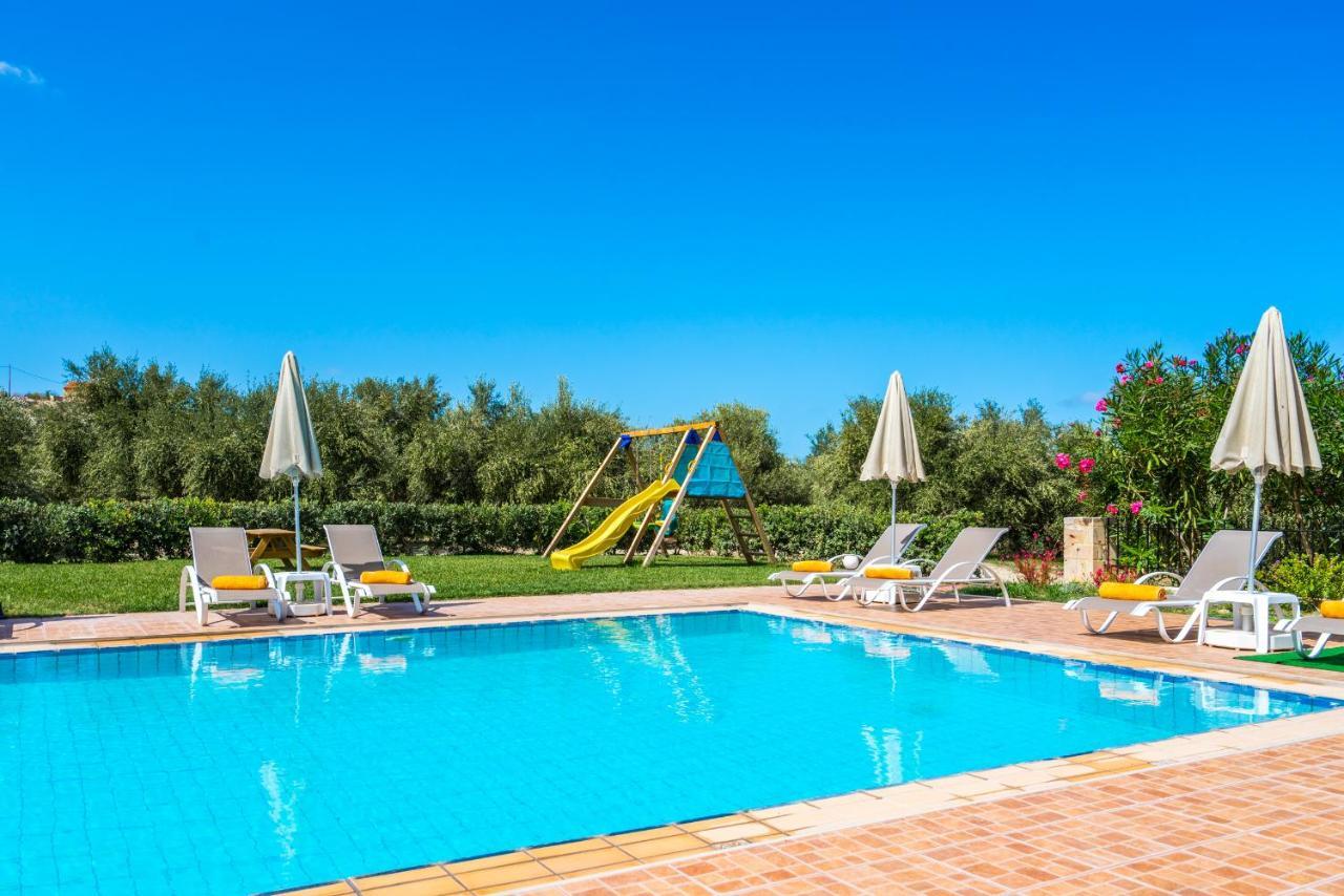 Villa Laga With Pool, 300M To Taverns, Childrens Area, Bbq! Kirianna Exteriör bild